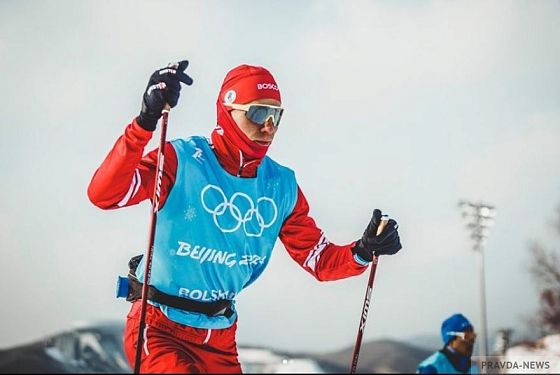 Александр Большунов завоевал третью золотую медаль на Олимпиаде 