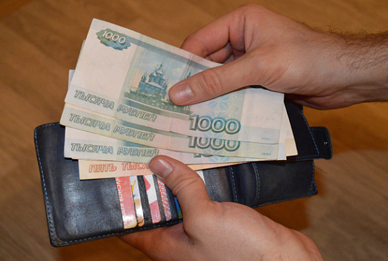 В Сердобске предприимчивый таксист выбросил портмоне с документами клиента в реку