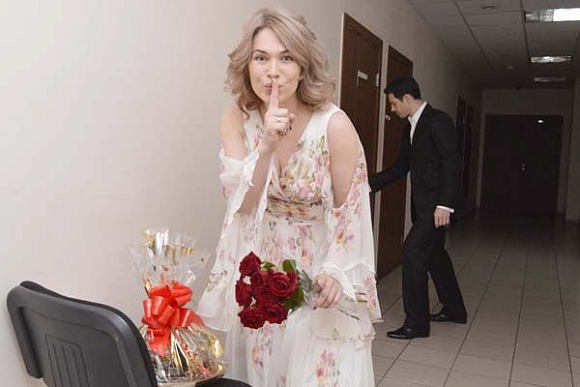 Виктория Макарская прячется от мужа, чтобы написать в Instagram
