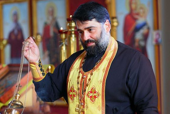 Двойное призвание: священник учит детей дзюдо в Сосновоборске Двойное призвание: священник учит детей дзюдо в Сосновоборске