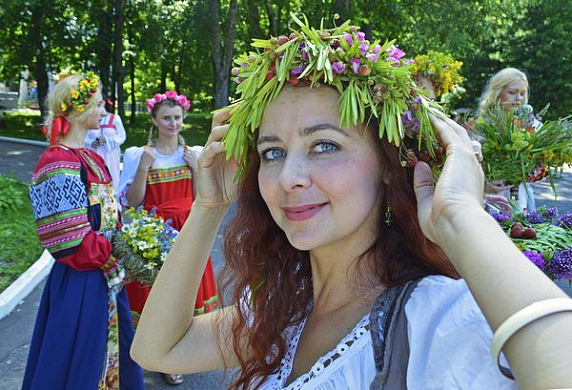 Фото||Владимир ГРИШИН На фестивале «Сурский Яръ» узбекский плов запивали русским иван-чаем