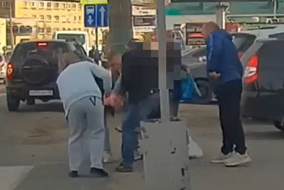 В Кузнецке сотрудник МЧС Руслан Салиев спас 2-летнюю девочку В Кузнецке сотрудник МЧС Руслан Салиев спас 2-летнюю девочку