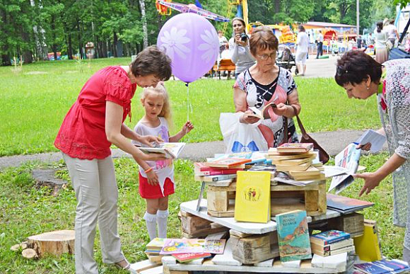 В Пензе сотрудники библиотеки устроили «Литературный привал» в парке