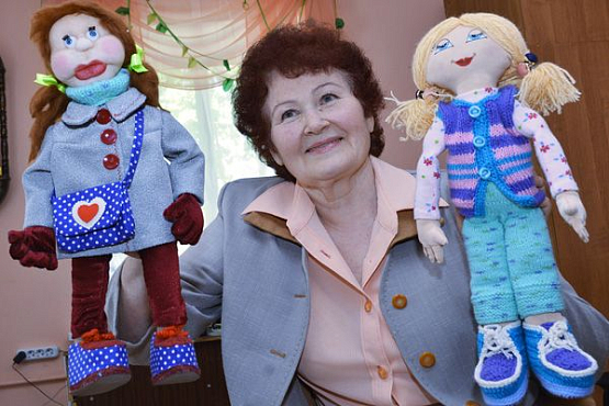 Пенсионерка Зинаида Парфенюк из Каменки стала «мамой» кукол