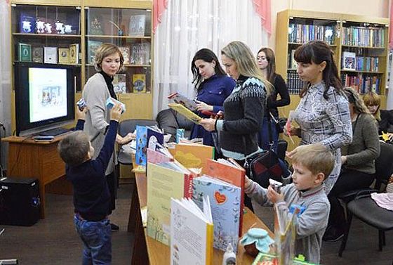 В Пензе инстамамы привели детей в библиотеку