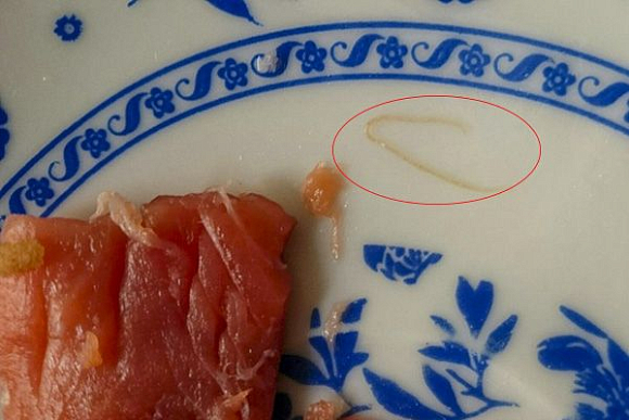 Фото||vk.com/black_pnz, Настасья Колганова Пензячка купила в одном из гипермаркетов червивую рыбу