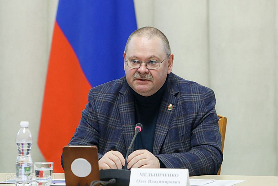 Губернатор Олег Мельниченко поздравил пензячек с 8 Марта 2024