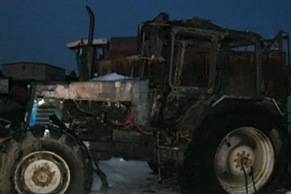 Под Пензой ночью сгорели два трактора