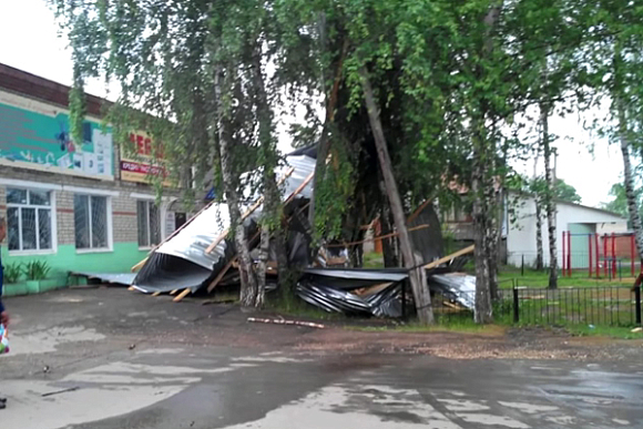 Фото||youtube.com На восстановление 25 домов, оставшихся после урагана без крыши, направят 7 млн. рублей