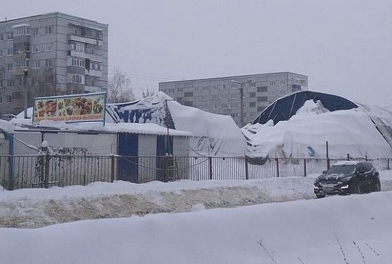 В Пензе из-за снега обвалилась крыша автомойки