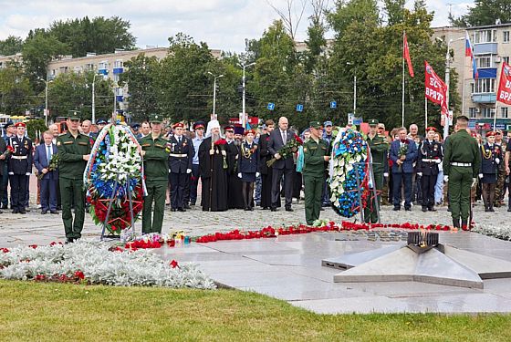 Вадим Супиков возложил цветы к Монументу воинской и трудовой Славы