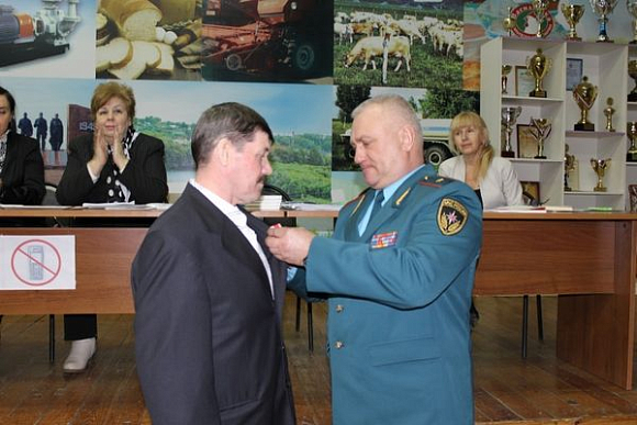 Бессоновского пожарного наградили медалью «За отвагу на пожаре»