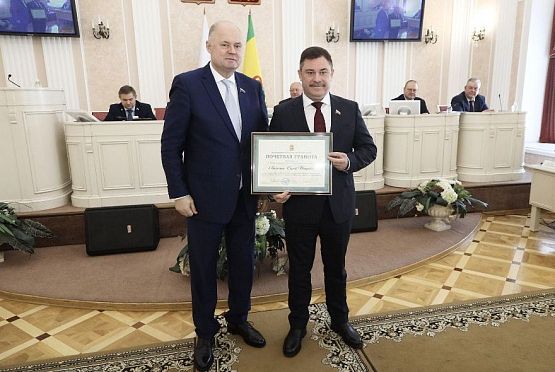 Вадим Супиков поздравил депутатов с 30-летием регионального парламента