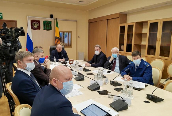 Мельниченко поручил взять на контроль уборку общественных пространств