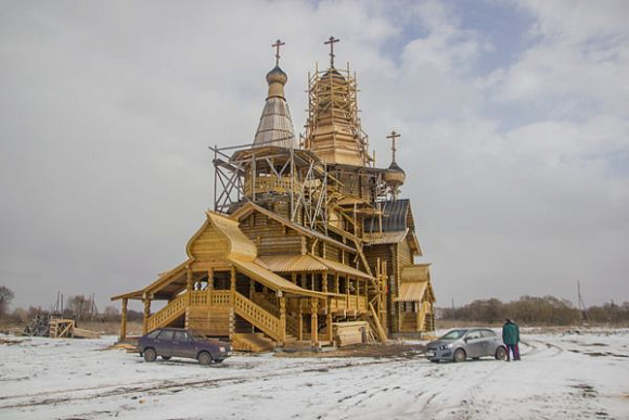 Фото||автора В Земетчинском районе храм с деревянным куполом строят без гвоздей