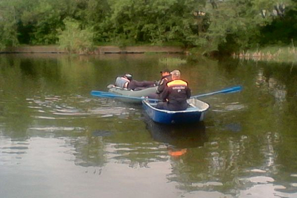В Пензе заснувшего рыбака из реки вытаскивали спасатели