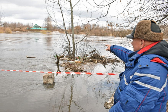 Бессоновский район затопило: вода затекла даже в дом