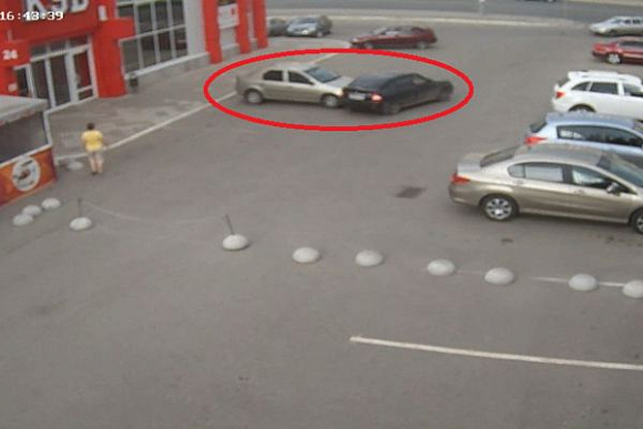 Фото||и видео youtube.com/Мария Лисенкова Блогосфера Пензы ищет водителя «Приоры», задевшего «Renault Logan»