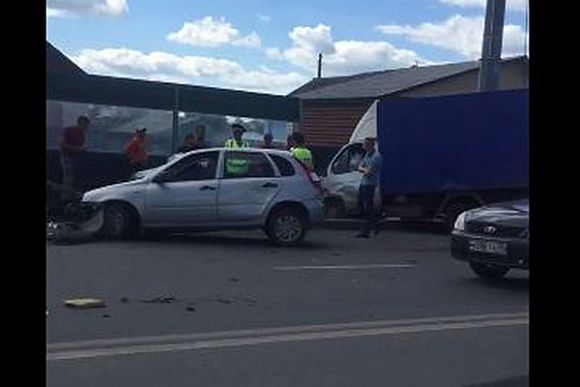 В Терновке столкнулись четыре автомобиля, пострадала женщина