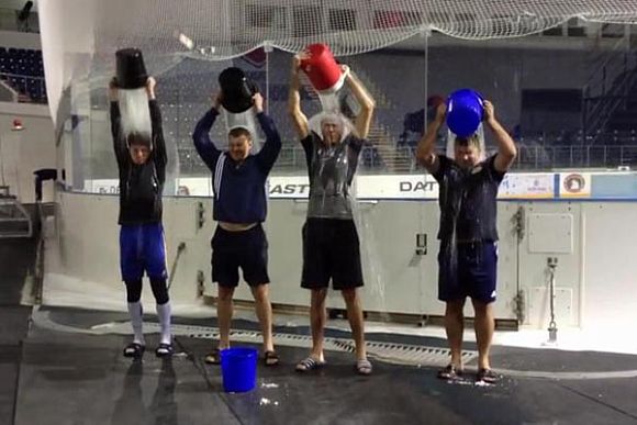 Фото|| Игроки и тренер пензенского ХК «Дизель» присоединились к флешмобу «Ice Bucket Challenge»