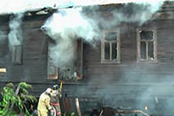 В Колышлейском районе деревянный дом тушили 10 спасателей