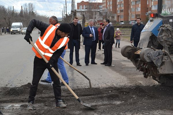 Мэр Пензы взял под личный контроль мелко-ямочный ремонт городских дорог