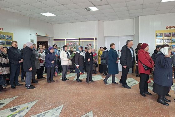 В Земетчино гроб с телом Михаила Рыжова проводили аплодисментами В Земетчино гроб с телом Михаила Рыжова проводили аплодисментами