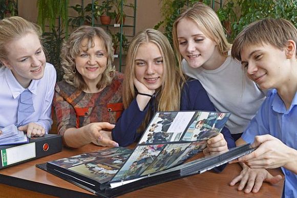 Фото||Владимир ГРИШИН, из архива героев Биолог из школы №76 вместе с учениками прошла, проехала и налетала тыс. километров