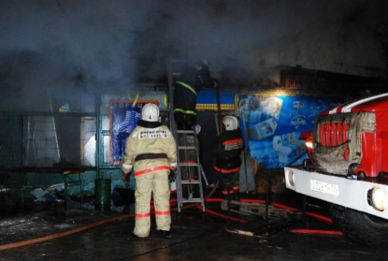 В Пензе горящую баню тушили 18 человек 