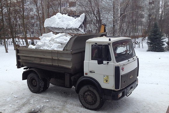 В Пензе вывезли снег из Терновки и с территории школы №36