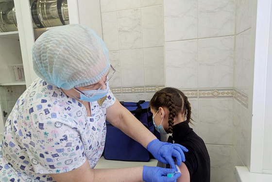Пензенские подростки получили второй компонент вакцины от ковида