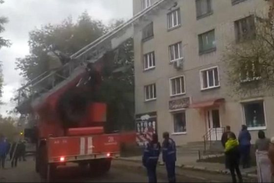 Из горящего дома в Каменке пожарные спасли трех жителей
