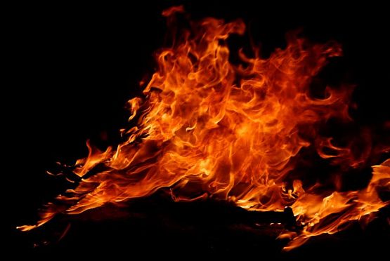 В Пензе горящую баню тушили 24 пожарных