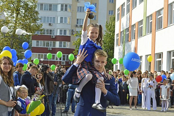 Фото||Владимир ГРИШИН В Пензе новый корпус лицея №2 принял 570 учеников