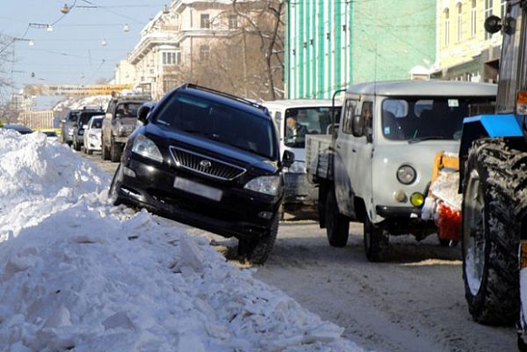 Фото||photovladivostok.ru В Пензе неправильно припаркованные авто мешают работе спецтехники