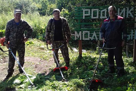 В Земетчинском районе очистили родник «Молочный» В Земетчинском районе очистили родник «Молочный»