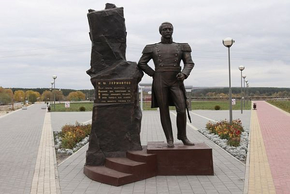 Фото||penza-sputnik.ru В Спутник из Заксобра «переехал» памятник Лермонтову