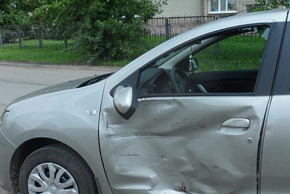 В Кузнецке столкнулись Renault Sandero и «Патриот»