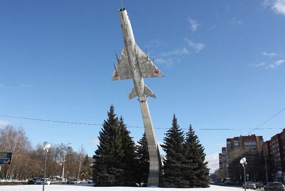В Пензе планируют покрасить памятный комплекс «Истребитель-перехватчик Су-9»