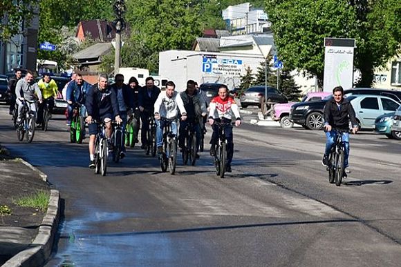 Кувайцев, Ильин и Фейгина отправились на работу на велосипедах