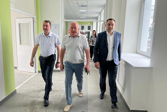 Строительство школы в Спутнике завершено на 90%