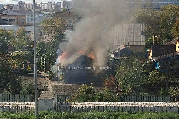В сети появились фото пожара на ул. Баумана в Пензе