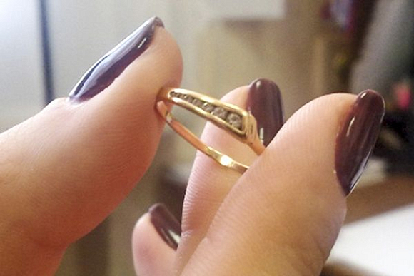 Фото||58.мвд.рф В Пензе из дома на ул. Аустрина пропали деньги, серьги и кулон