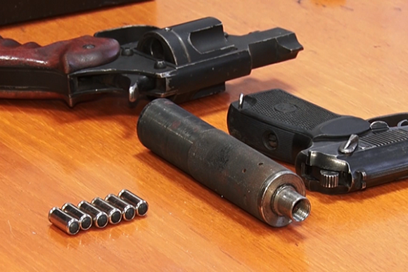 Фото||58.mvd.ru Зареченец, подозреваемый в сбыте оружия, сообщил, что нашел его на улице