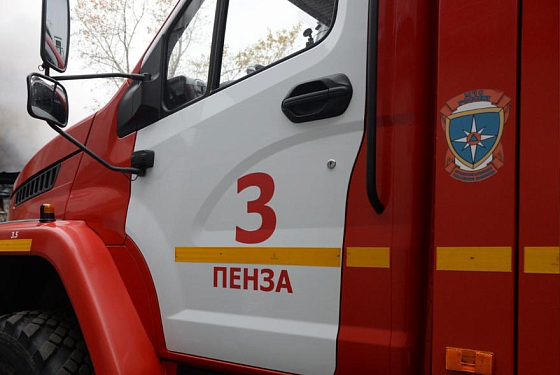 В Пензе на Подольской 12 пожарных тушили разлитое масло