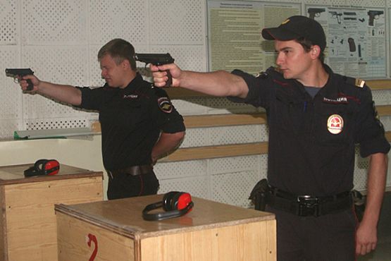 Пистолет, мишень, 10 патронов — в Пензе сразились стрелки-полицейские