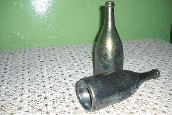 В Кузнецке во время земляных работ нашли старинные бутылки