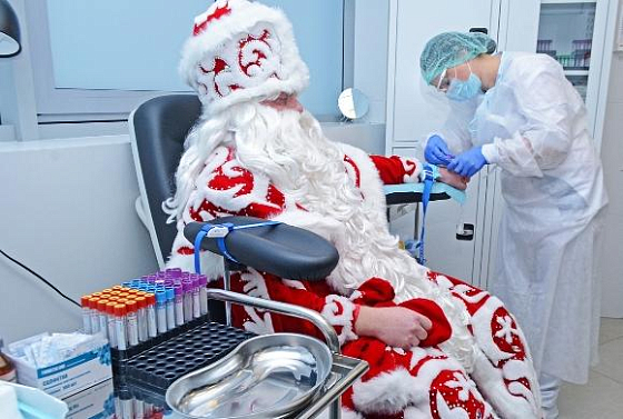 В Пензе Деды Морозы и Снегурочка хотят стать донорами костного мозга