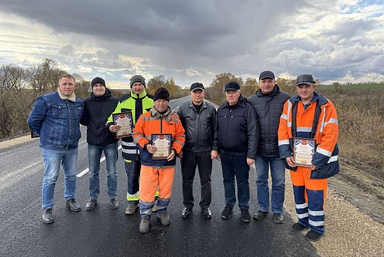 Пензенских дорожников отметили наградами за нацпроект Пензенских дорожников отметили наградами за нацпроект