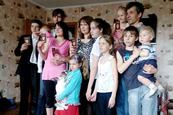 В Пензенской области многодетная семья из Украины получила гражданство РФ